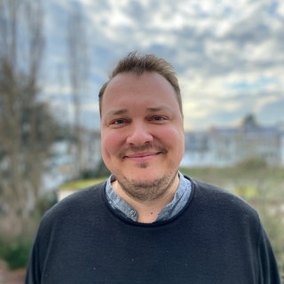 Portraitfoto von Reporter Christian Giese-Kessler aus dem SWR-Studio Koblenz in Rheinland-Pfalz. 