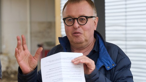 Landrat Jürgen Pföhler (CDU) steht wegen des Hochwasser-Managements in der Kritik, die Grünen fordern eine Abwahl.