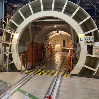 AKW Mülheim-Kärlich: Hier landen alle zerlegten Teile, die dann auf Metallgitterboxen verteilt und für den Schacht Konrad "fertig" gemacht werden.