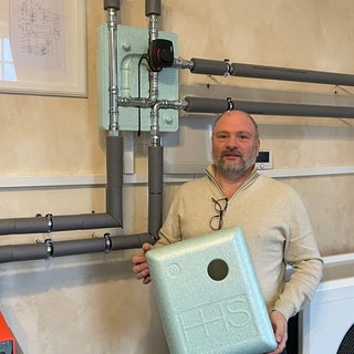 Erfinder Peter Brecklinghaus hat ein neues Heizungssystem entwickelt, das Wärmepumpen mit Gas- oder Ölheizungen kombiniert. 