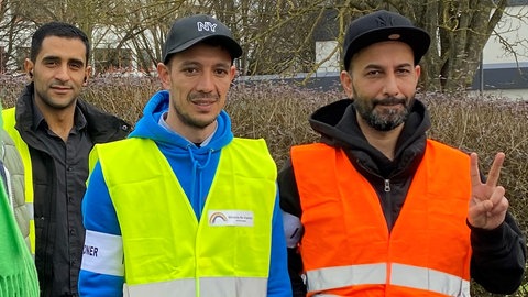 Mohammad (re.) mit anderen Männern bei einer Demo gegen Ausgrenzung in Polch