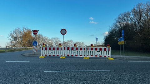 Nach Ölunfall in den "Thürer Wiesen": B262 bleibt voll gesperrt