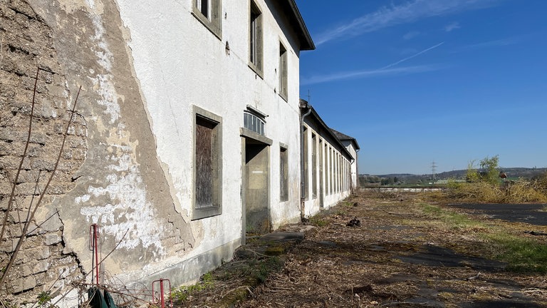 Hinter bröckelnden Fassaden und Bauzäunen verbirgt sich Potenzial für ein neues Wohngebiet. Und eine schöne Aussicht auf das Umland.