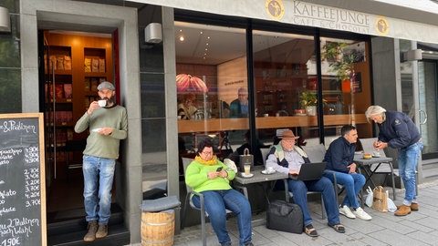 Im Café Kaffeejunge in Koblenz ist nur Barzahlung möglich.