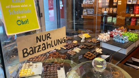 Im Café Kaffeejunge in Koblenz ist nur Barzahlung möglich.