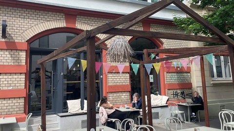 Das Café George in der Mainzer Neustadt akzeptiert seit September 2023 nur Kartenzahlung.