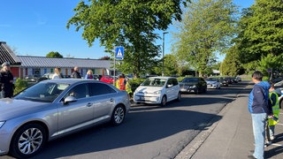 Sogenannte Elterntaxis im Erlenweg beim Schulzentrum Bad Marienberg. 