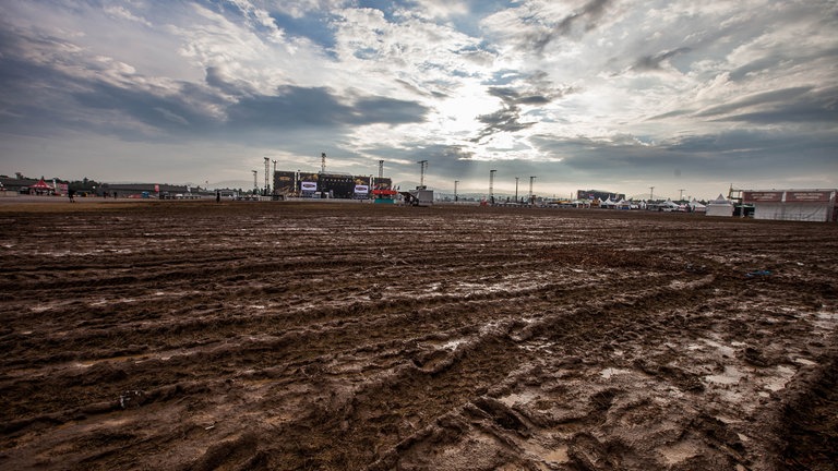 Das evakuierte Rock-am-Ring-Festivalgelände im Juni 2016 in Mendig. Nach schweren Unwetter wird der dritte Festivaltag abgesagt.