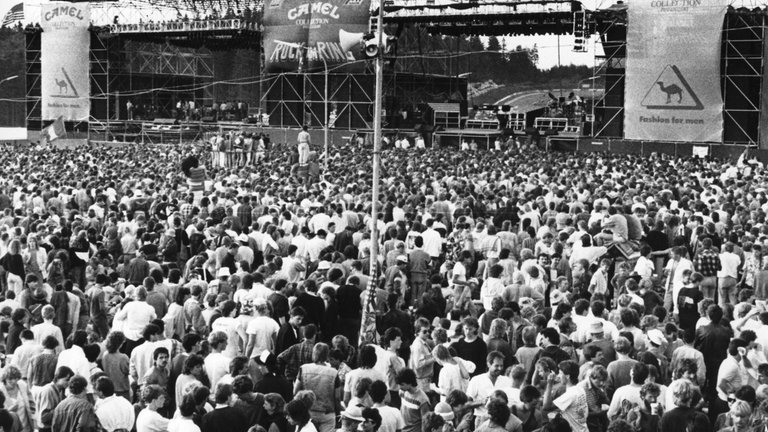Beim zweiten Durchgang von Rock am Ring Mitte Juni 1986 sind noch rund 40.000 Fans dabei. 