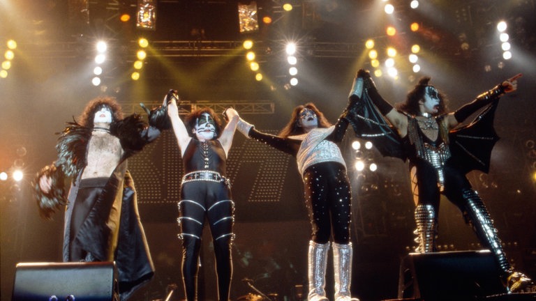 1997 kommt die amerikanische Hardrock-Band KISS zu Rock am Ring und zur Parallelveranstaltung Rock im Park: Ihre Kostüme sorgen immer für Aufsehen.