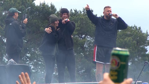 Heiratsantrag beim Campingplatzkonzert von "Feine Sahne Fischfilet"