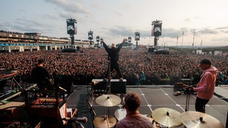 Rock am Ring 2025 - gute Stimmung vor der Hauptbühne beim Festival am Nürburgring