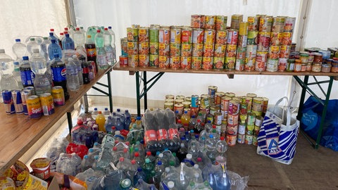 Foodsharing bei Rock am Ring: Haltbare Lebensmittel, die nach dem Festival übrig ist, werden weitergegeben.
