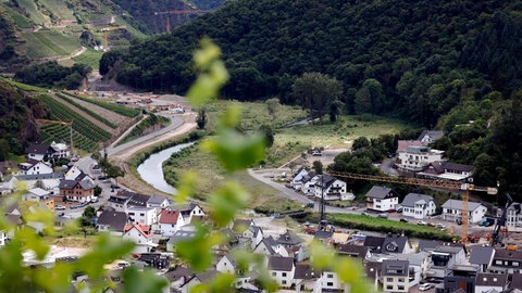 Blick ins Ahrtal im Sommer 2024: Mehr als 670 Millionen Euro Flut-Spenden: Das ist mit dem Geld passiert 