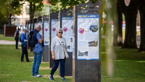 Flutkatastrophe Ahrtal - Vierter Jahrestag, im Kurpark Bad Neuenahr erinnert eine Ausstellung an die Flut.
