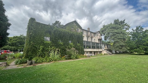 Außenansicht des alten Hotels Bellevue in Rolandseck