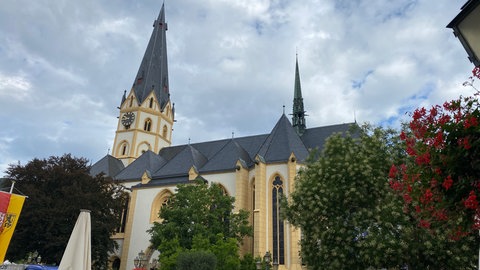 Die Kirche St. Laurentius in Ahrweiler wurde nach der Flut vier Jahre lang renoviert und wird jetzt eröffnet.