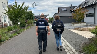 Nach einem Sexualdelikt befragen zehn Ermittler der Polizei alle Männer im Ort Oberdürenbach.