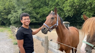 Die Tiere auf dem Bernardshof haben Jean-Sebastian bei seiner Therapie sehr geholfen.