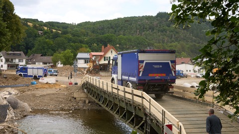 Auch Jahre nach der Ahrtalflut sind die Alarm- und Einsatzpläne für den Katastrophenschutz in Rheinland-Pfalz lückenhaft (Archivbild aus dem Jahr 2021)