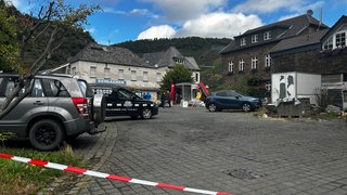 In Mayschoß im Ahrtal haben Unbekannte einen Geldautomaten gesprengt. 