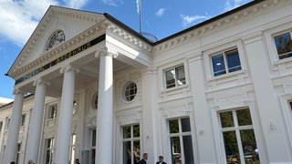 Außenansicht des historischen Thermal-Badehauses 