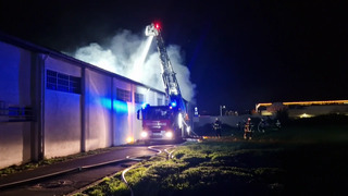 Großbrand in Industriegebiet in Koblenz