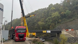 Nach der Flut wurde die Saffenburgbrücke wieder aufgebaut.