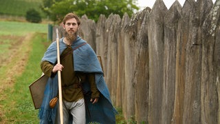 Finnian Garvey ist in Römerkleidung den ganzen Limes von Rheinbrohl in RLP bis nach Bayer gelaufen. Damit schreibt er Rekordgeschichte.