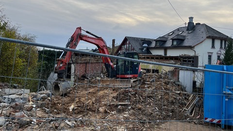 In Bad Marienberg wird eine Schrottimmobilie abgerissen.