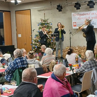 2024 feierten 260 Menschen zusammen im Bischöflichen Cusanus-Gymnasium den Heiligabend der Gemeinschaft.