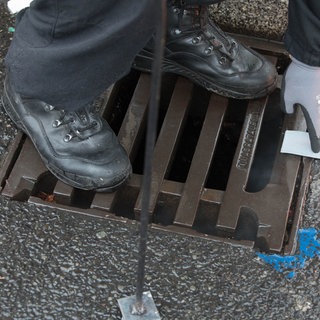Gullydeckel von Straßen im Kreis Cochem-Zell gestohlen (Symbolbild).