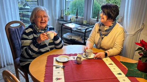 Projekt "QuartierPflege": Cilly Berresheim aus Thür freut sich immer, wenn sie Besuch bekommt.