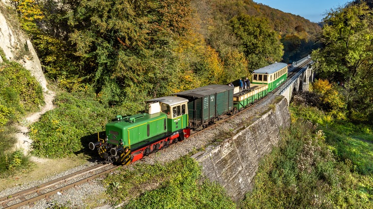 Der Vulkan-Express im Oktober 2024 auf der Brohltalbahn.