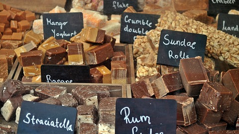 Das Schokoladenfestival chocolART ist auch 2026 wieder ein Paradies für Fans von Süßem: In den Vorjahren gab es etwas britisches Fudge in allen Geschmacksrichtungen.