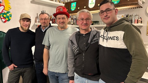 Das Foto zeigt einen Teil der Möhnen-Männer aus Mülheim-Kärlich.