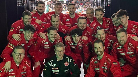 Die "Johannishöfer" tanzen ihre aktuelle Choreografie zum Thema Rennsport.