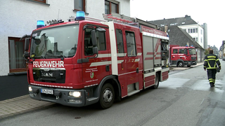 Feuerwehreinsatz in Oberwesel - ein Mensch starb bei Brand in einem Wohnhaus.