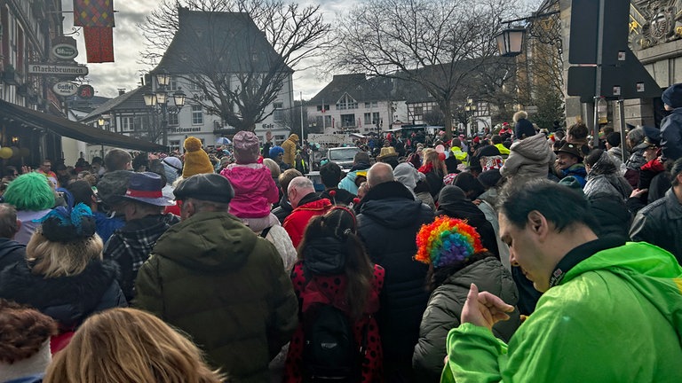 Narren-rappelvoll ist es in der Innenstadt von Bad Neuenahr-Ahrweiler