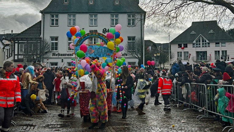 Der Rosenmontagszug in Bad Neuenahr-Ahrweiler