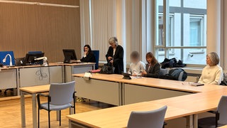 Vor dem Landgericht Koblenz hat der Mord-Prozess gegen einen 18-Jährigen begonnen.