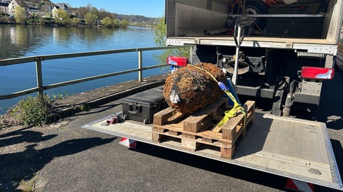Eine 500 Kilogramm schwere Bombe aus dem Rhein ist in Koblenz entschärft worden.