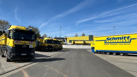 Die Spedition Schmitt Peterslahr im Westerwald hat etwa 200 Lkw im Fuhrpark.