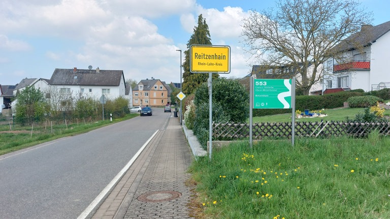 Der Ortseingang von Reitzenhain soll aufgewertet werden. Hier sollen Buga-Stauden-Beete entstehen.