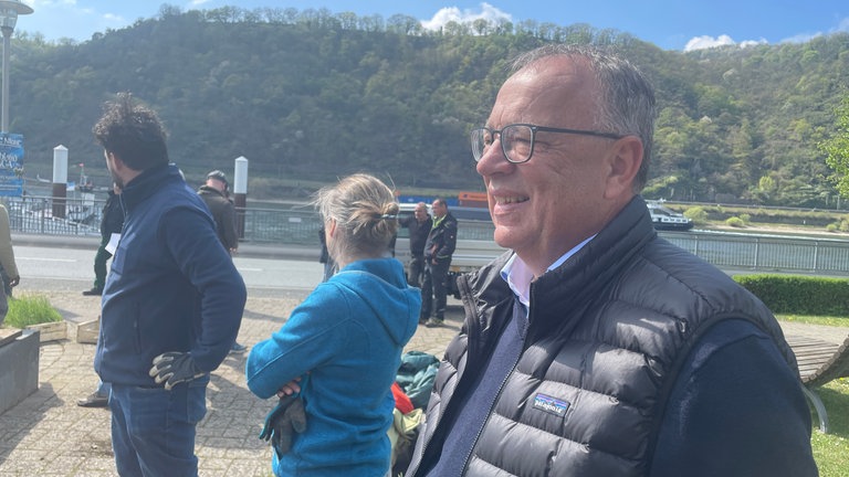 Der Geschäftsführer der BUGA 2029 beim Garten-Workshop für die Staudenbeete in Kaub