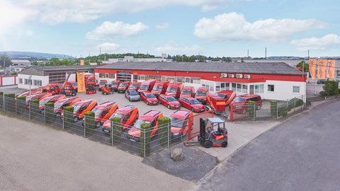 Der Handwerksbetrieb Elektro Künster mit einem Teil seines Fuhrparks.