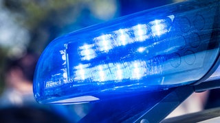 Am frühen Sonntagmorgen stirbt ein Mann bei einem Unfall auf der B8 bei Birnbach.