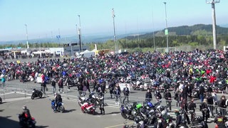Zum traditionellen "Anlassen" auf dem Nürburgring kamen 46.000 Motorrad-Fans