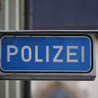 Polizeischild Symbolbild Vermisstenfall Wirft