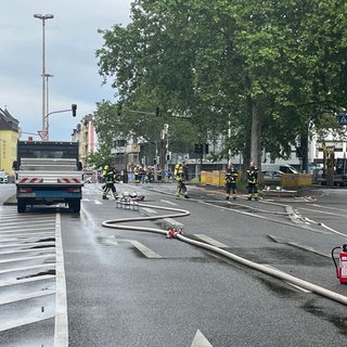 Bei Bauarbeiten ist in der Koblenzer Innenstadt eine Gasleitung beschädigt worden. Die Reparaturarbeiten laufen.